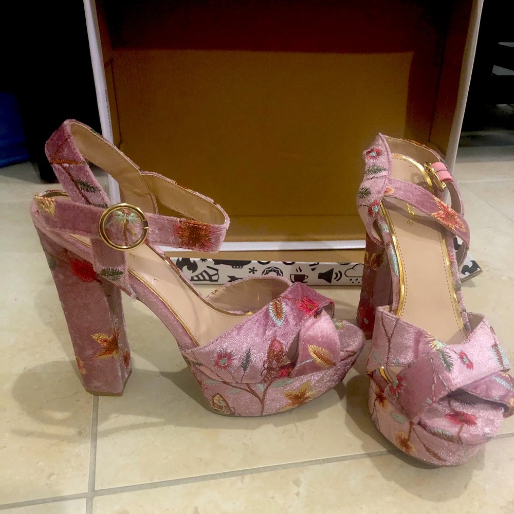 Qupid floral heels